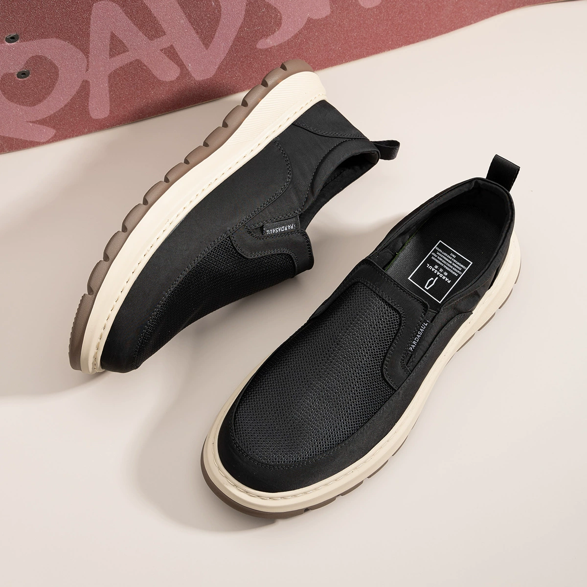 Производители непосредственно поставляют обувь из ткани для мужчин летом