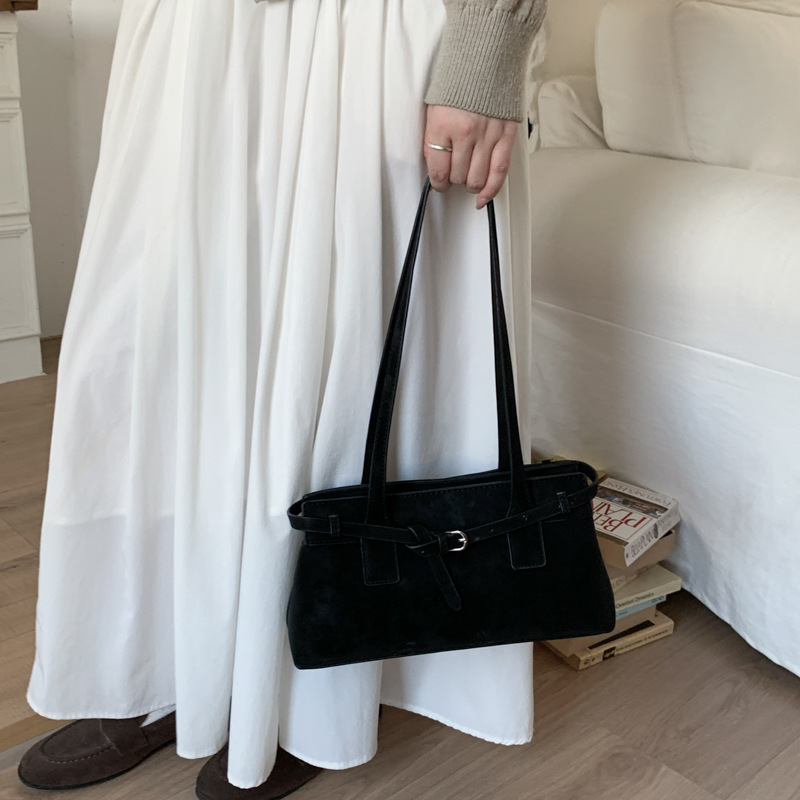 Retro nicho bolso de terciopelo de seda mujer 2025 nuevo estilo de viaje universal bolso de hombro de brazo bolso de moda ocio