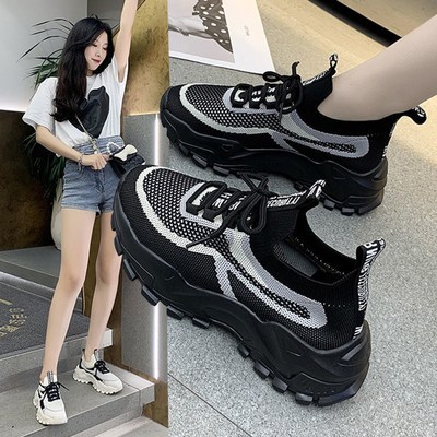 Zapatos de calcetines de tejido volador mujeres primavera y otoño 2023 nuevo estilo Harajuku viento corriendo ligero elástico transpirable zapatos deportivos casuales