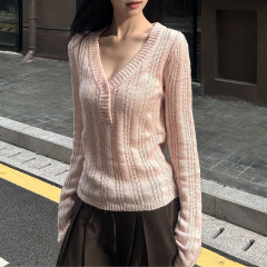 miu系粉色针织衫女早秋甜美穿搭勾花镂空长袖毛衣修身显瘦v领上衣