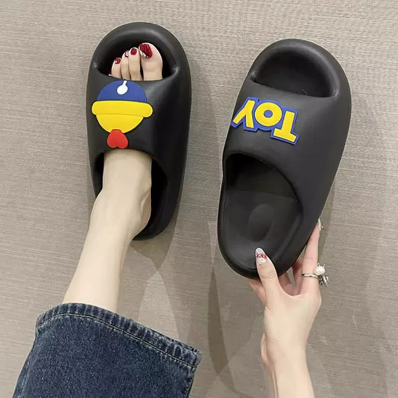 Тапки с толстой подошвы женские снаружи носят летние милые колокольчики, наступая на фекалии