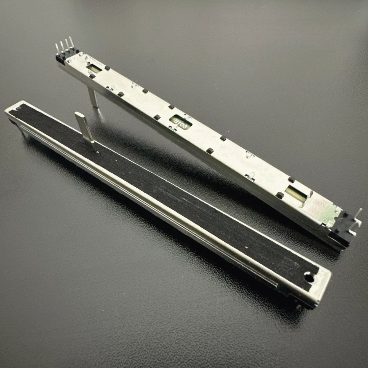 128-миллиметровый двухканальный прямой скользящий потенциометр-фейдер, подходящий для микшеров Soundcraft S16, Midas B10K, D10K