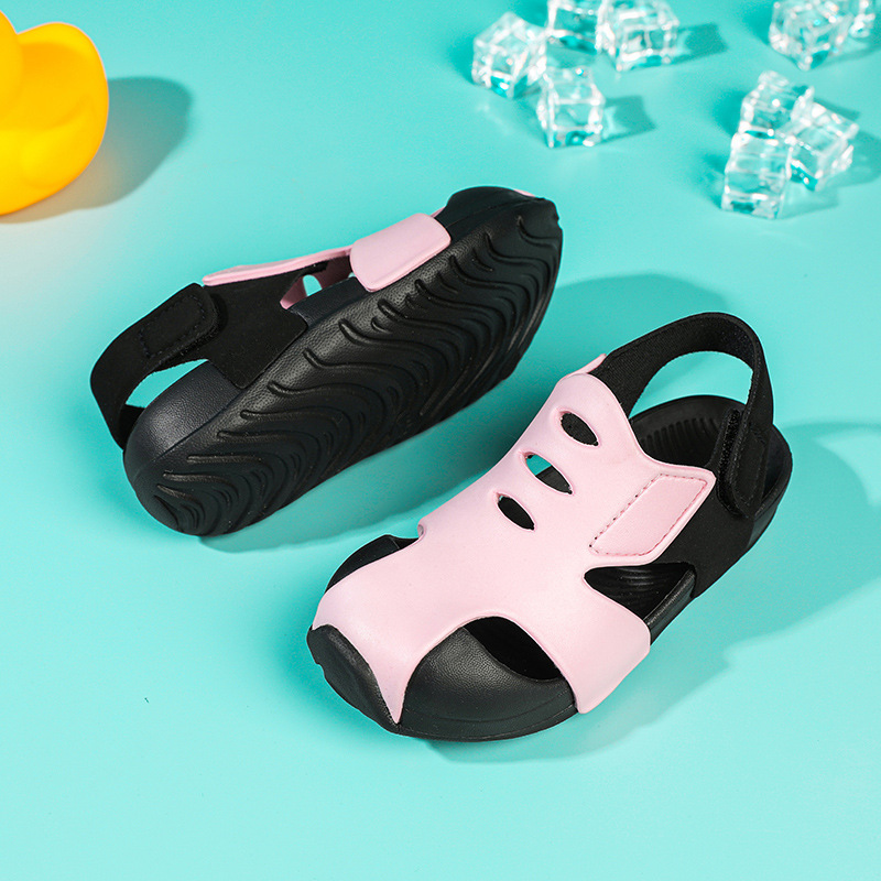 Sandalias para niños con punta cerrada para hombres y mujeres al por mayor Zapatillas de bebé para niños grandes, medianas y pequeñas nuevos zapatos de playa antideslizantes populares a prueba de agua