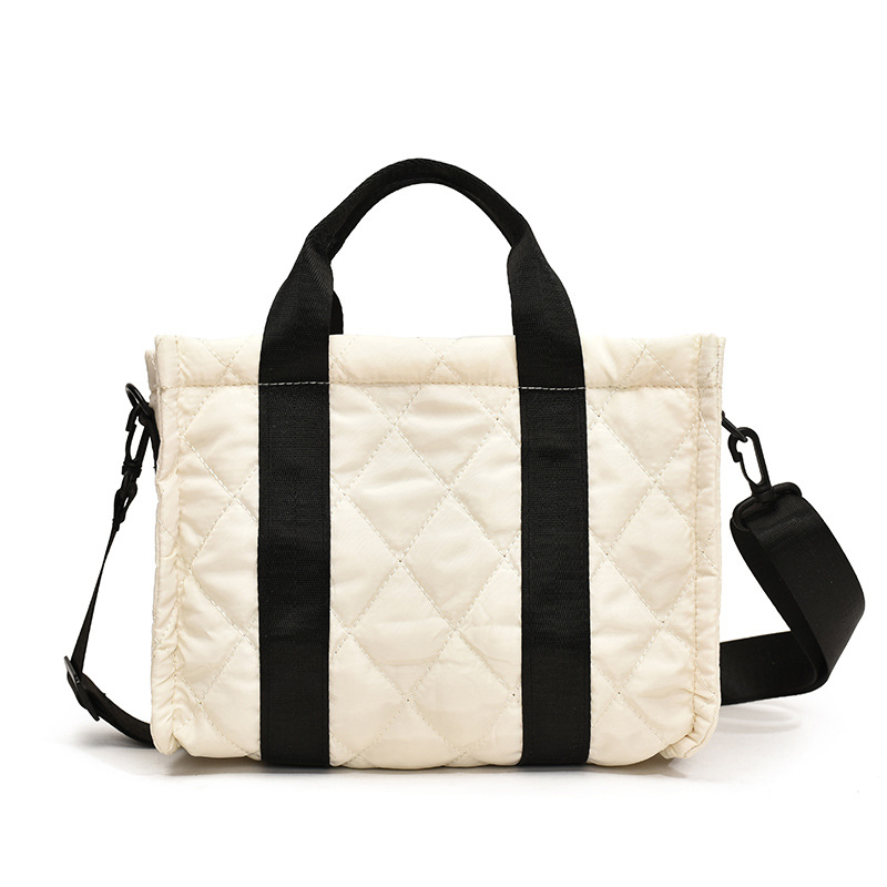 Otoño y invierno coreanos nuevos bolsos de algodón bordados universales 2024 textura pequeña fragancia de viento contra el color de diamante bolso de hombro portátil