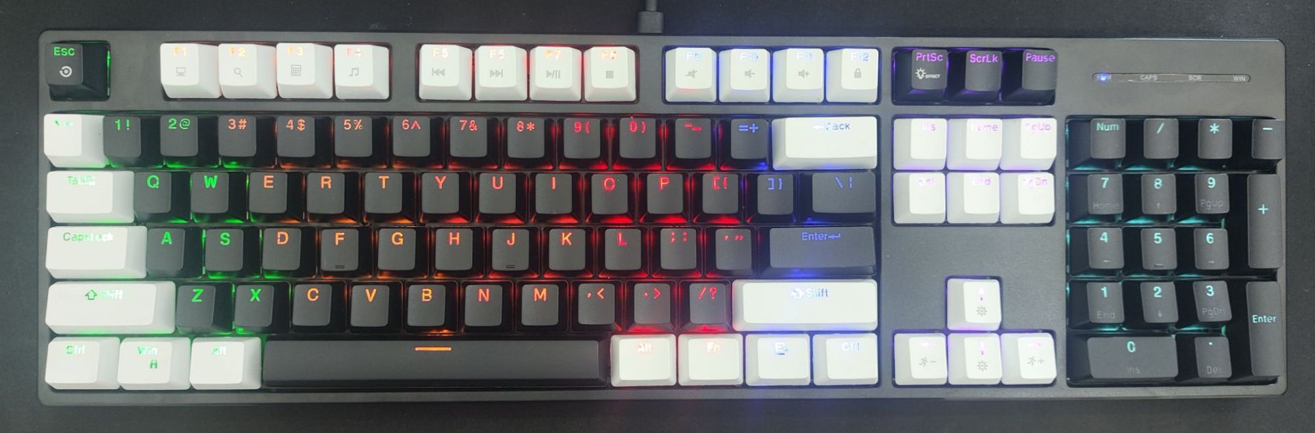 Fábrica de suministro de teclado mecánico con cable 104 teclas mecánicas RGB juegos de deportes electrónicos computadora de escritorio de oficina