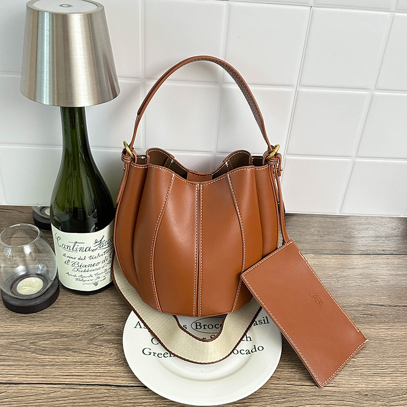 Foreign Trade Cross-Border Vintage Bucket Bag for Women, 2026 Summer New Versatile Large Capacity Handbag, Shoulder and Crossbody Bag for Women