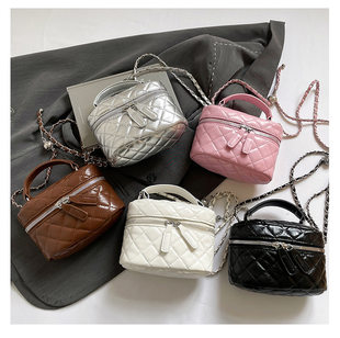 Small shoulder bag with diamond pattern, demi-season fashionable one-shoulder bag, chain bag
