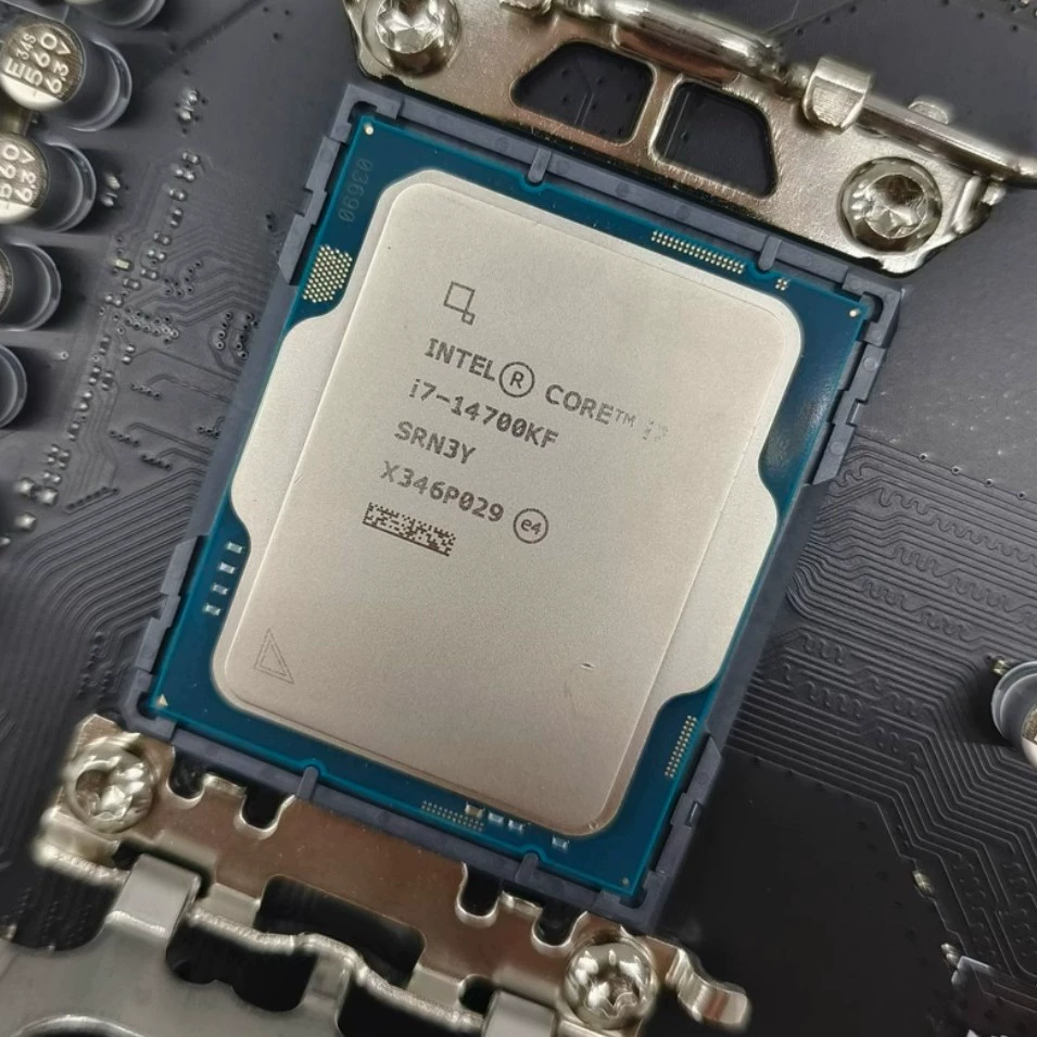 Процессор Intel Core i7-14700KF 14-го поколения, новый чип 1700