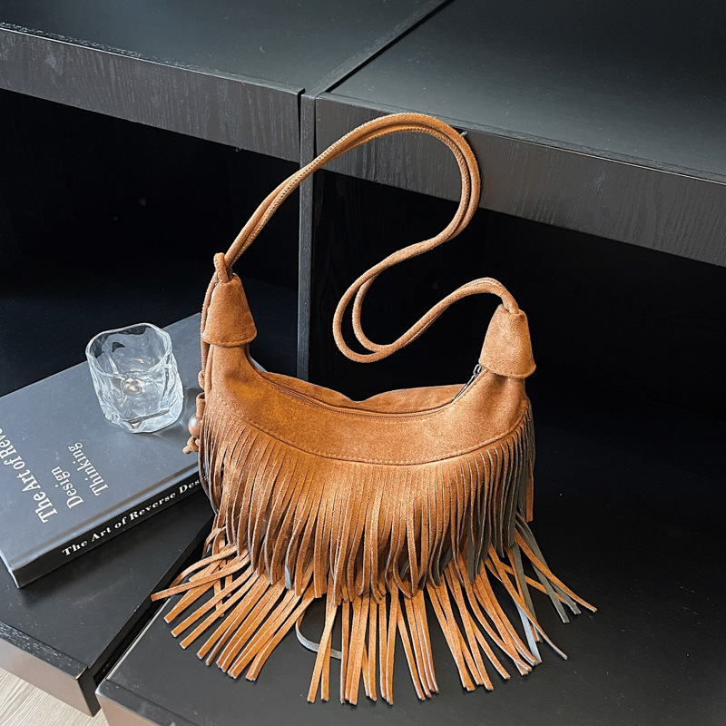 Autumn and Winter Retro Small Bag for Women 2025 New Casual Versatile Shoulder Crossbody Bag Suede Tassel Dumpling Bag Autumn and Winter Retro Small Bag for Women 2025 New Casual Versatile Shoulder Crossbody Bag Suede Tassel Dumpling Bag