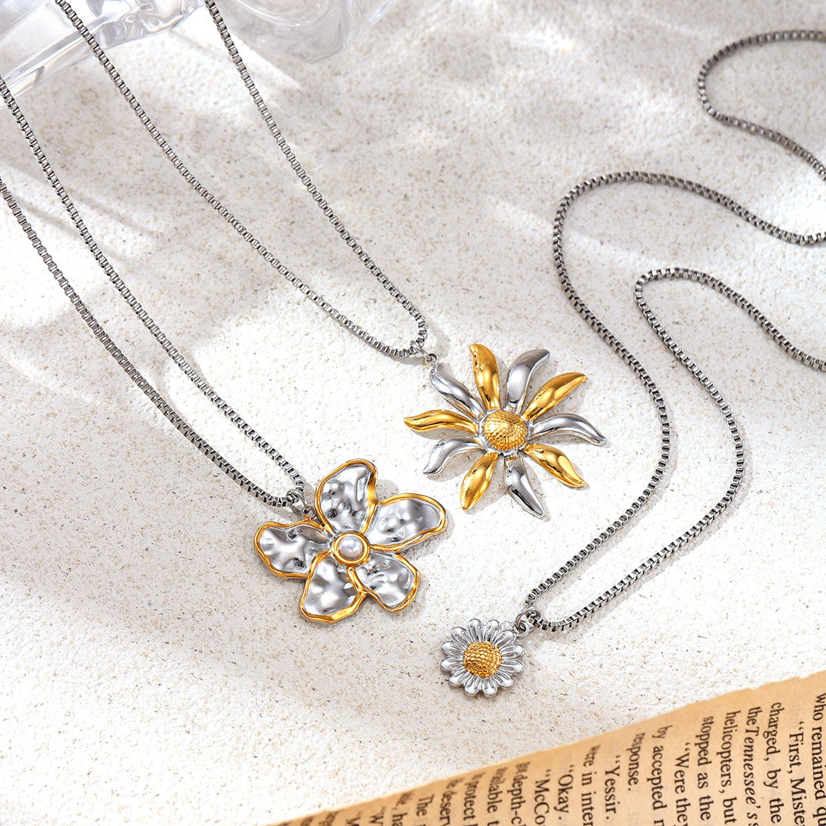 Tiana Europa y América collar de acero inoxidable lujo ligero nicho moda moda oro y plata colgante de flores bicolor cadena clavículare venta caliente
