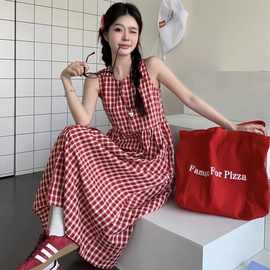 小清新红格子无袖背心连衣裙女夏新款法式复古森系减龄超好看长裙