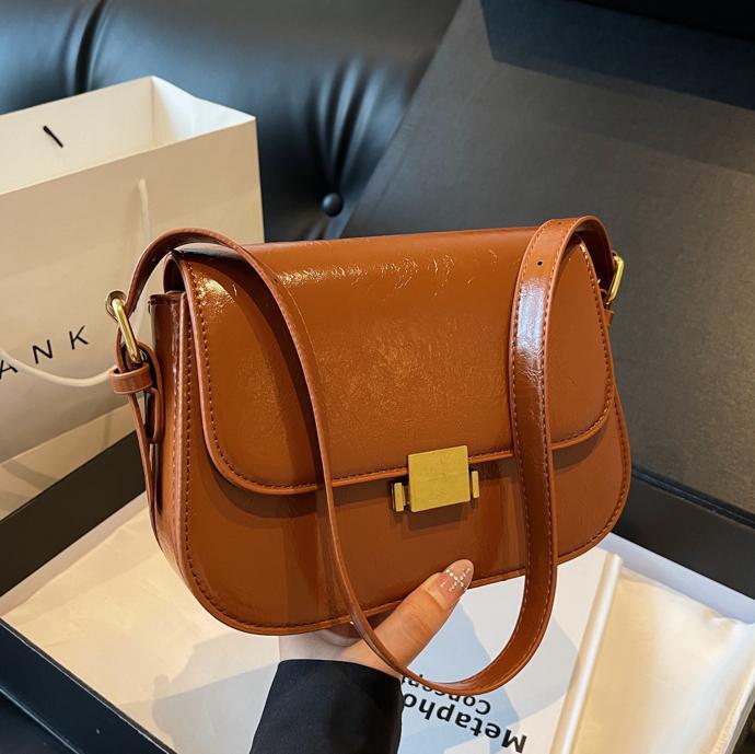 Alta sensación retro simple bolso cuadrado para mujeres 2024 nuevo estilo universal bolso de hombro de estilo extranjero bolso de brazo de viaje de moda