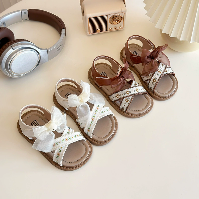 Летние новые сандалии 2025 Детская дышащая пляжная обувь для девочек кроссовки сандалии банты на мягкой подошве Детская обувь прилив