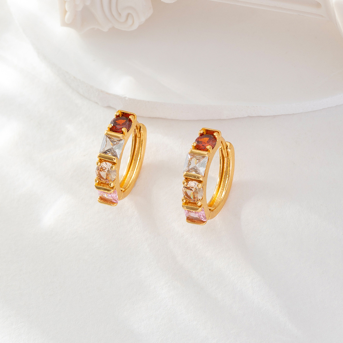 Xyin comercio exterior transfronterizo color zircon ligero de lujo auriculares chapado en oro 18K retrógrado aretes redondos exquisitos y simples