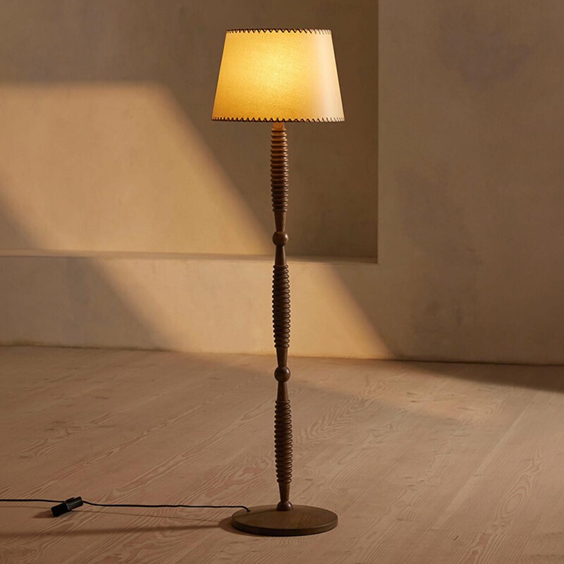 American-Style Retro Floor Lamp for Living Room and Bedroom, French Mid-Century Style, High-End Atmosphere Lamp Next to the Solid Wood Sofa American-Style Retro Floor Lamp for Living Room and Bedroom, French Mid-Century Style, High-End Atmosphere Lamp Next to the Solid Wood Sofa