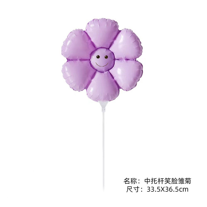 太陽の花の笑顔の花の風船は手を持って小さいデイジーの露店を持ってひまわりのアルミニウムの膜を押して空の卸売りの花を漂っています。|undefined