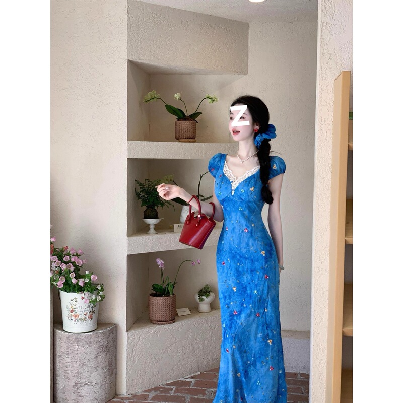 Capri Blue French Seaside Resort Style Design Niche Slim Fit Lace Splicing Short-Sleeved Dress for Women in Summer Capri Blue French Seaside Resort Style Design Niche Slim Fit Lace Splicing Short-Sleeved Dress for Women in Summer