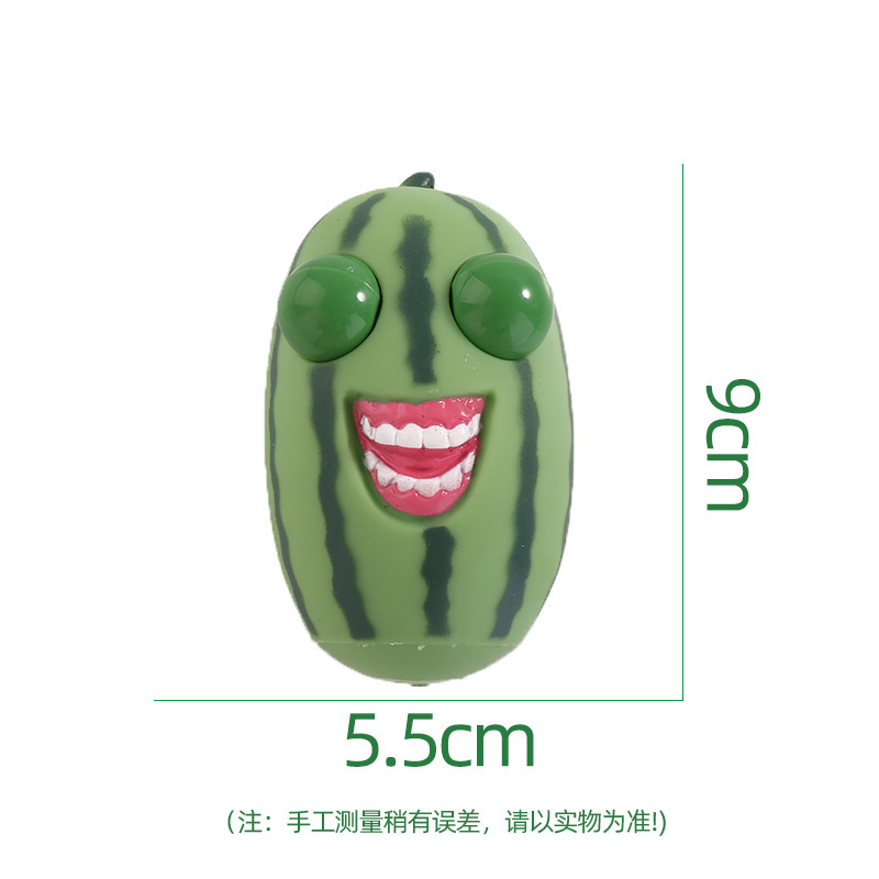 눈을 가늘게 뜨고 있는 수박 조각 [녹색]