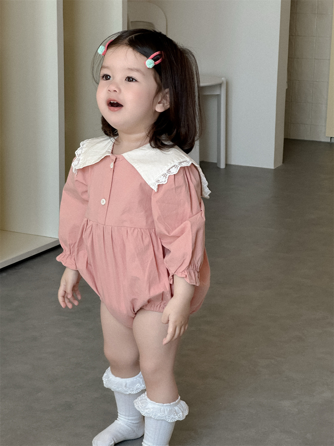Mono con cuello de encaje para niñas, estilo coreano, ropa infantil, otoño 2025, nuevo mono para bebé, conjunto de otoño
