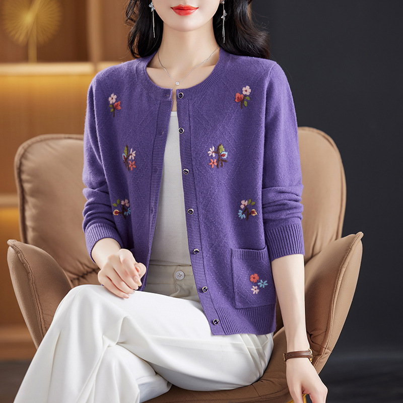 2025新款中老年女装秋装针织开衫妈妈装绣花外套长袖100%羊毛衣，女装针织衫/毛衣，妃慕昵服饰