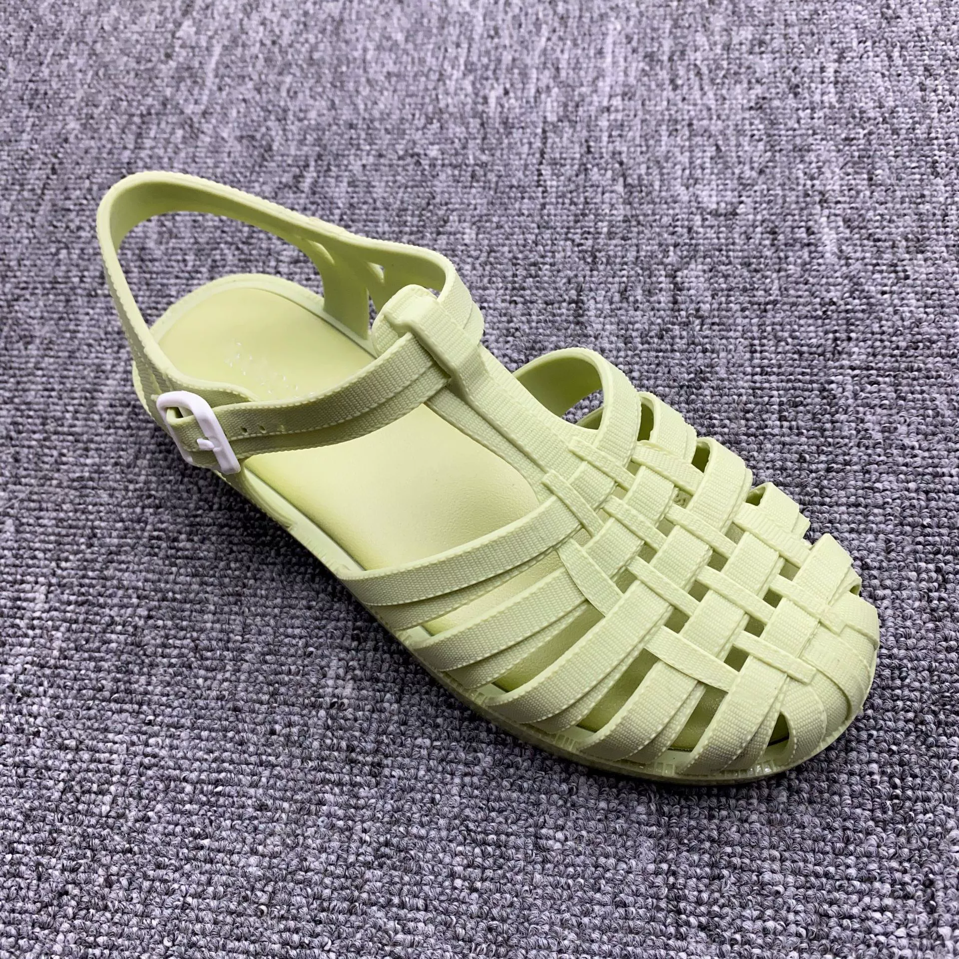 Summer retro beach sandals for leisure