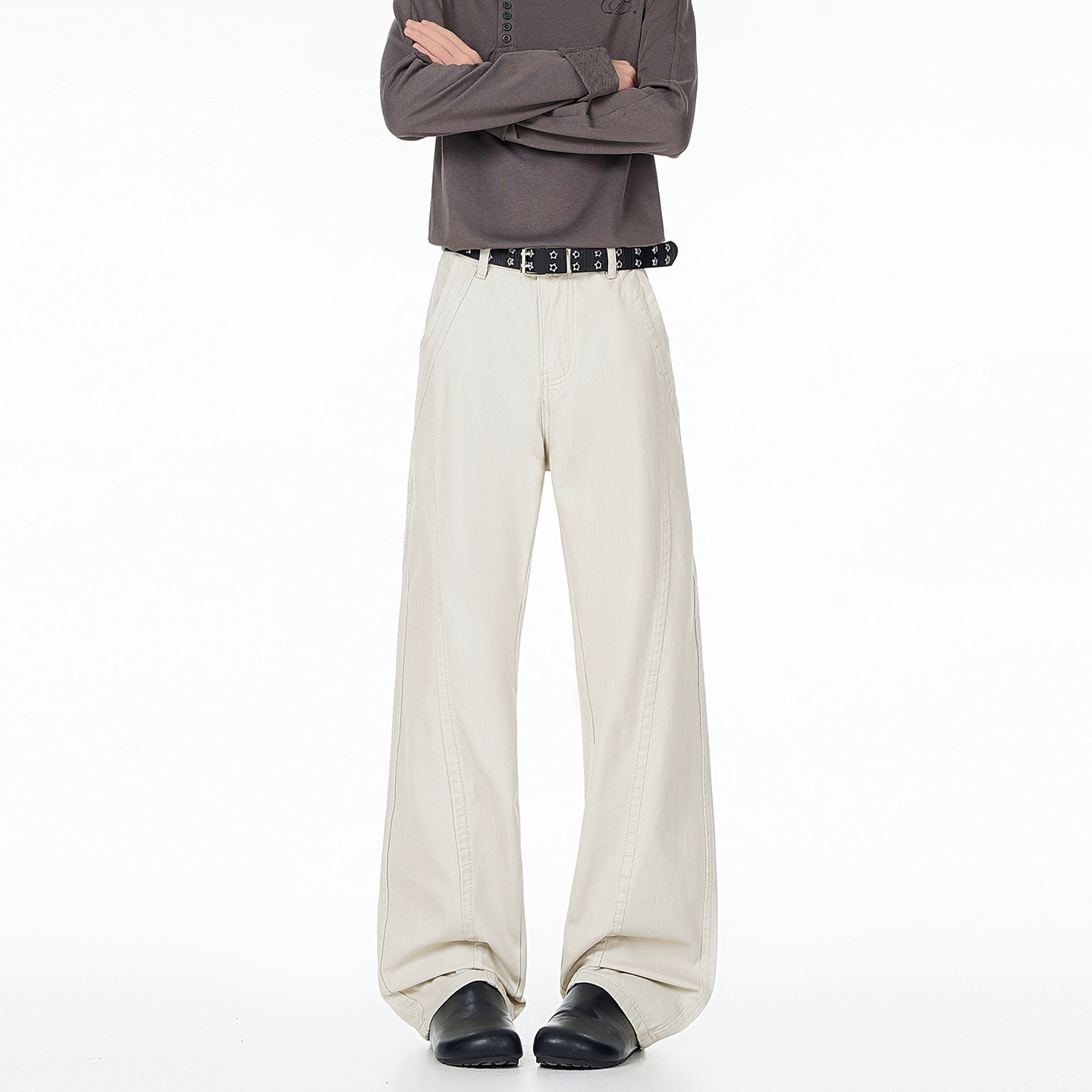 Wholesale across the internet: Coffee-colored, deep stock, popular beige solid color, slightly flared men's jeans with clean fit and diagonal patchwork Wholesale across the internet: Coffee-colored, deep stock, popular beige solid color, slightly flared men's jeans with clean fit and diagonal patchwork