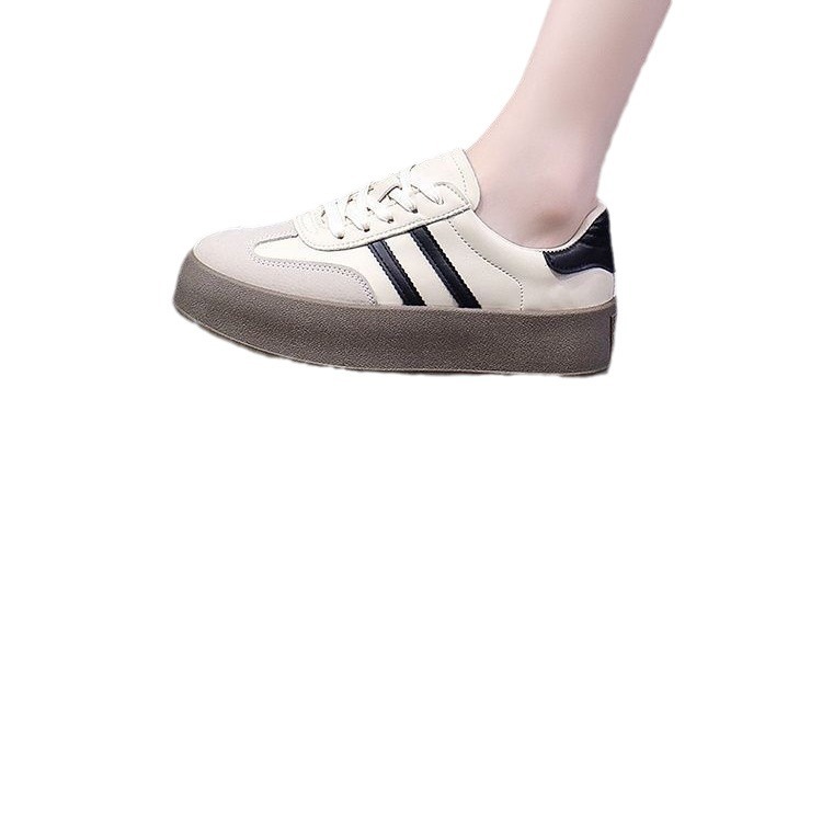 Zapatos de entrenamiento de base gruesa para mujeres 2024 verano nuevos zapatos deportivos blancos populares en línea retro zapatos casuales
