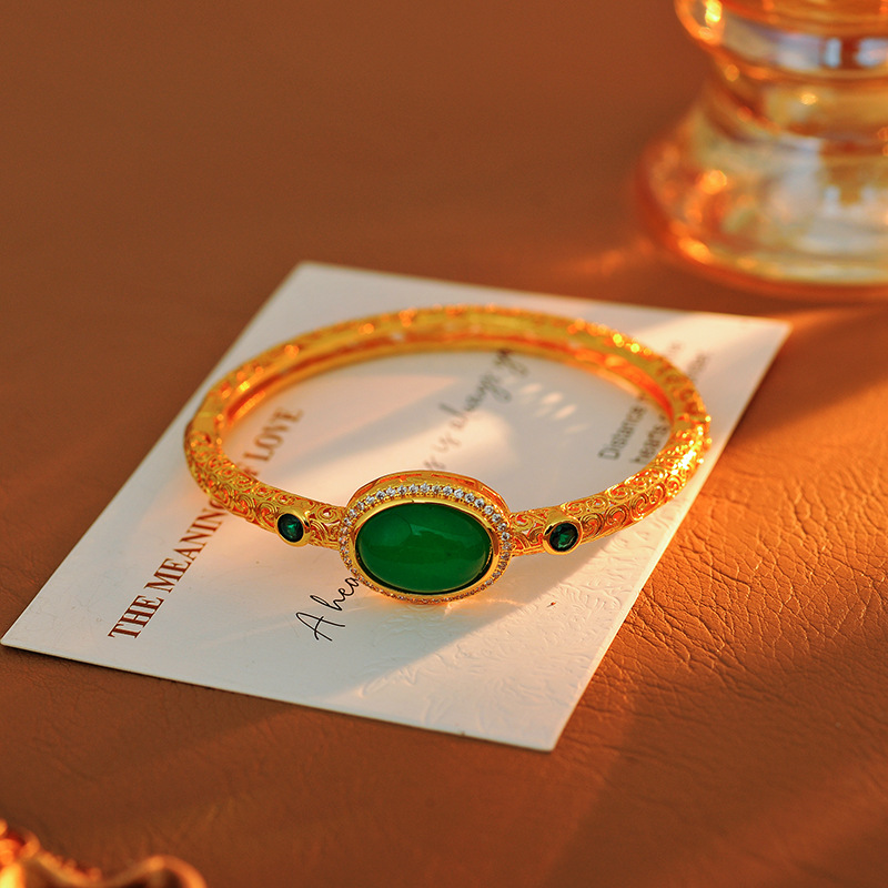 本命年新款玉髓镶嵌古法镂空手镯宝石镶嵌工艺复古女手环饰品礼物