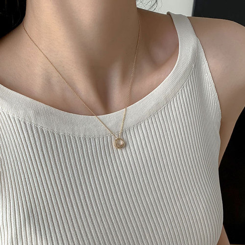 Japanese and Korean-inspired cold Ins geometric circle pendant necklace for women, retro minimalist fashion temperament ring lockchain
