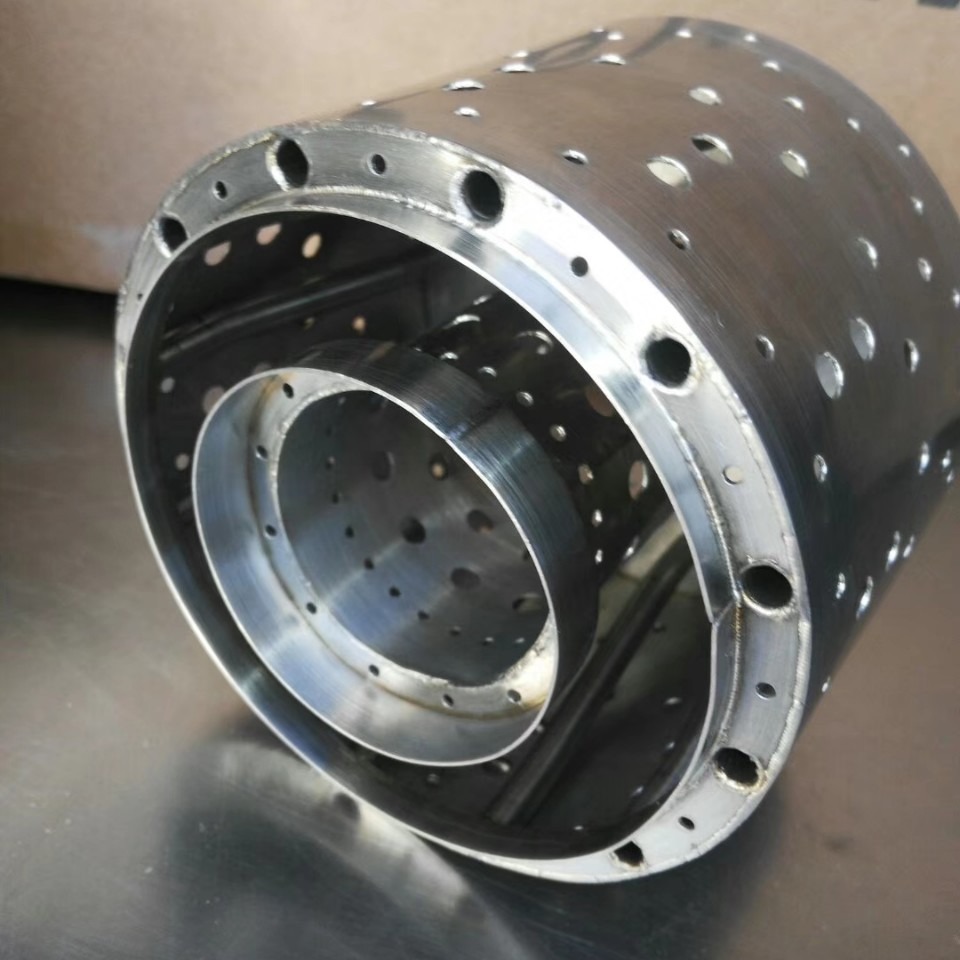 承接焊铜铝焊高温合金焊异种金属，焊缝可达高真空要求。高精度