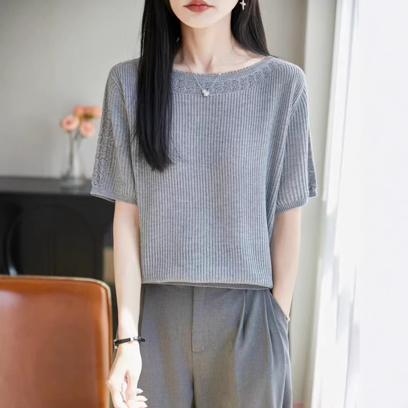 One-Line Neckline Hollow-Out Knit Short-Sleeve T-Shirt for Women, New Summer Design with a Minimalist Style, Loose Fit, High-End Feel, Thin Top