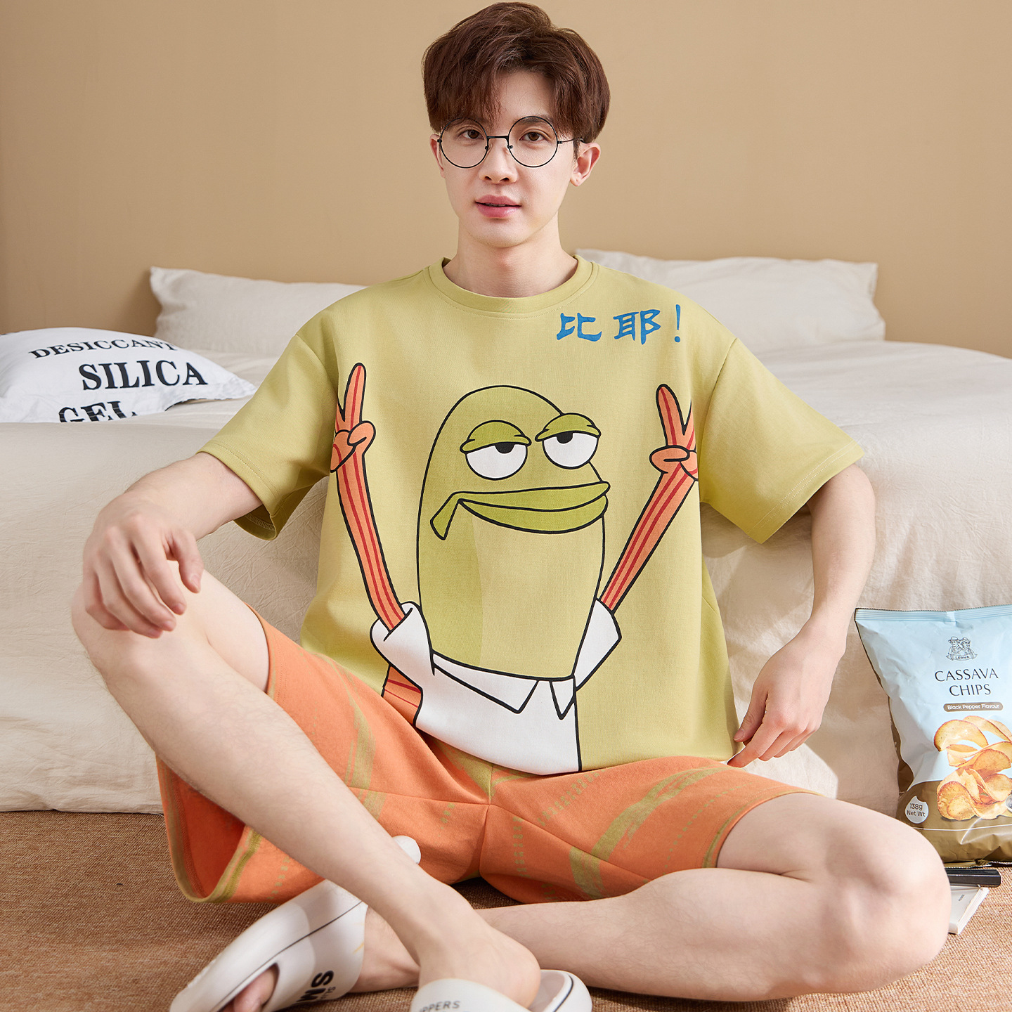 Cartoon crayon small new cotton pajamas men's summer short sleeve shorts teenagers plus size 200kg home clothing suit