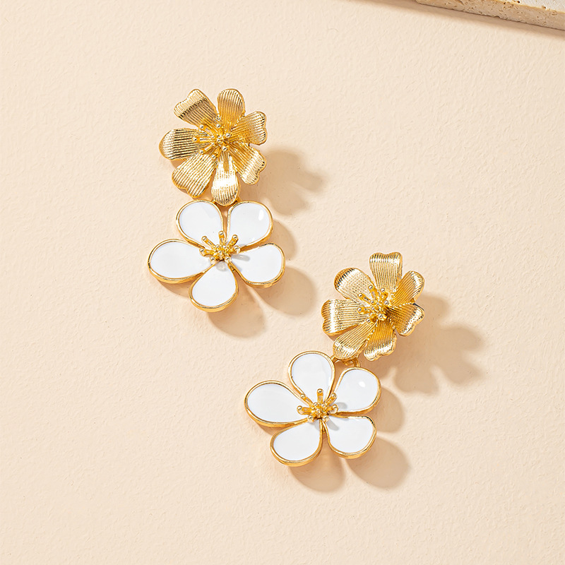 Retro Flower Alloy Stoving Varnish Drop Earrings display picture 2