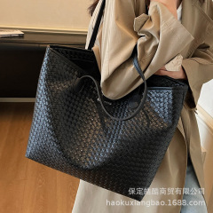 秋冬季复古编织纹包包女2025新款时尚大容量单肩包通勤外出托特包