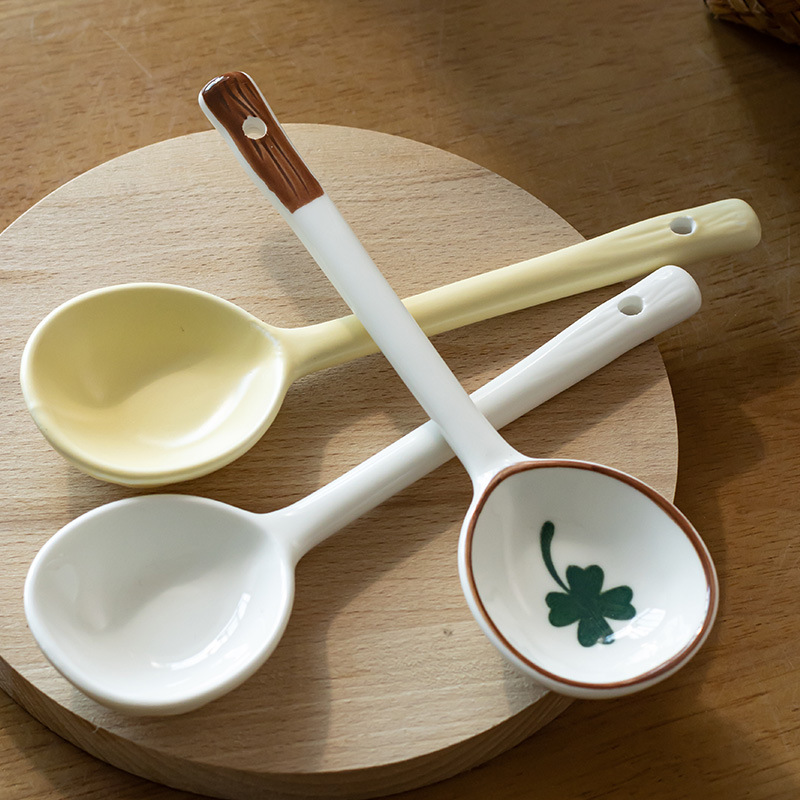 Cuchara de cerámica de estilo retro, mango largo, cuchara de postre de alto valor para el hogar, cuchara de arroz simple y creativa, cuchara, ligero defecto