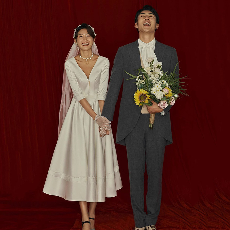 French-Style Light Wedding Dress 2026 Bride Going Out Vintage Simple Satin Travel Photography Forest Style Sexy V-Neck Dress Autumn