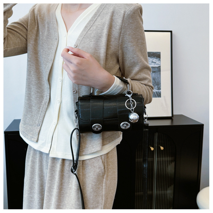 A trendy soft leather round bag for women, a new autumn/winter 2024 collection, stylish and versatile, single-shoulder crossbody bag for work undefined