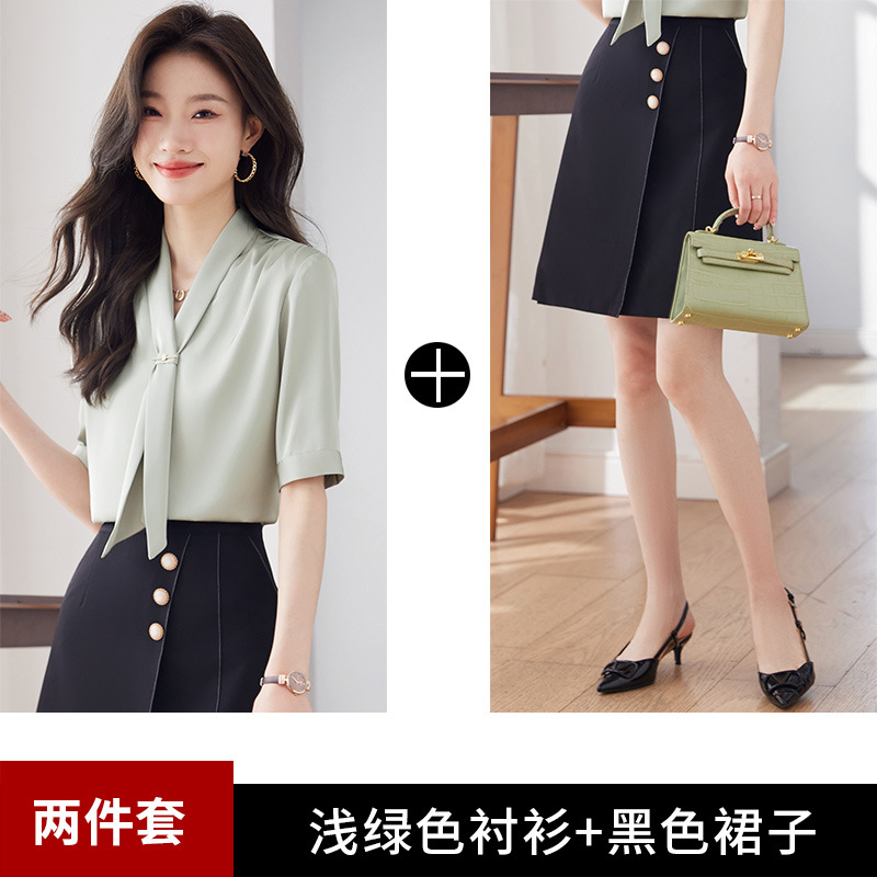 라이트 그린 셔츠 + 블랙 원피스