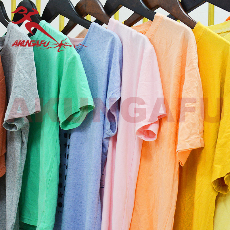 Second-Hand Clothing for Sale, Women's Clothes Weighed by the Pound, Used T-Shirts, Second-Hand Clothing Second-Hand Clothing for Sale, Women's Clothes Weighed by the Pound, Used T-Shirts, Second-Hand Clothing