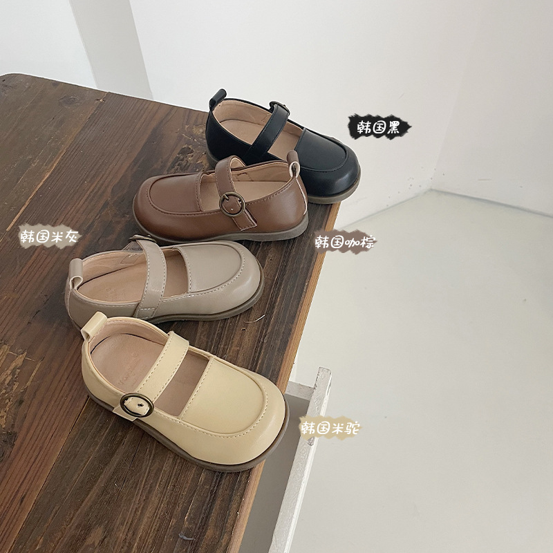 Children's shoes for early age