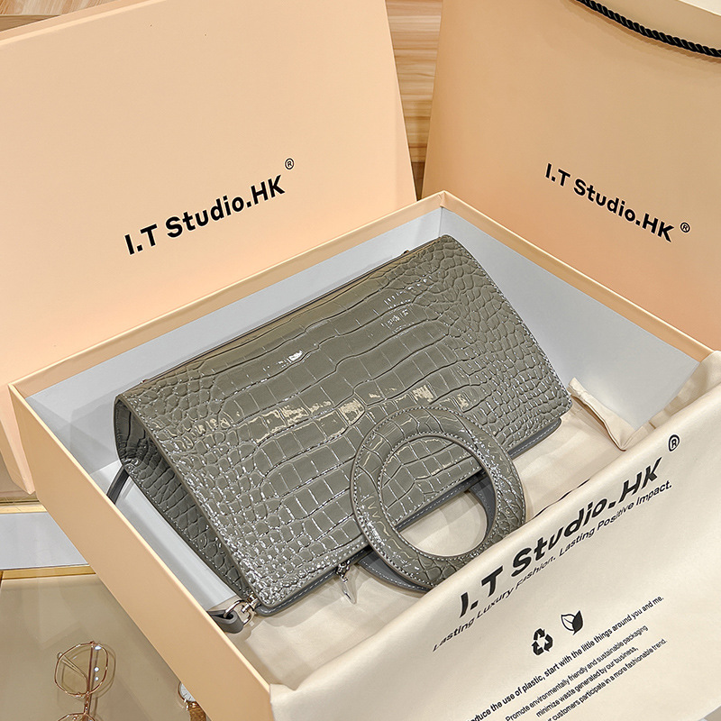 Women's Crocodile Pattern Leather Handbag Crossbody Bag Luxury_voghion.com