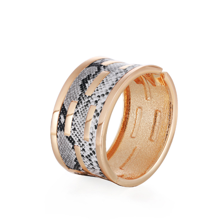 fashion snake pattern open bracelet