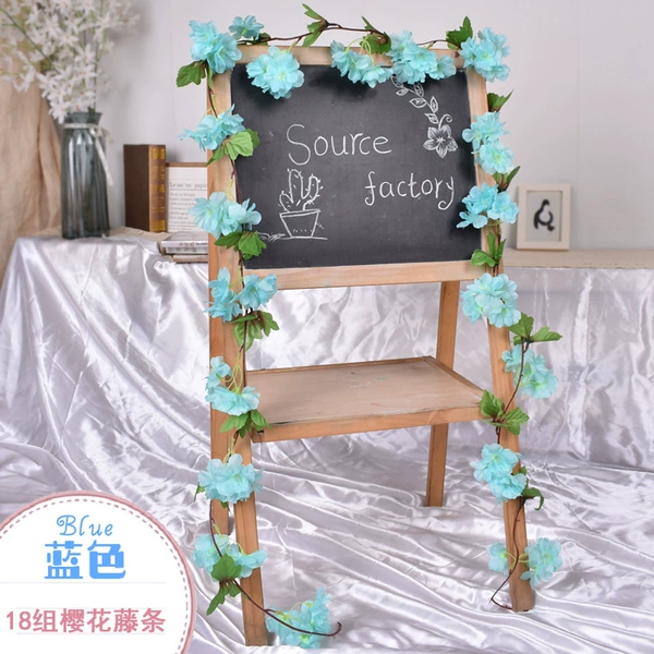 18 groups of cherry blossoms blue