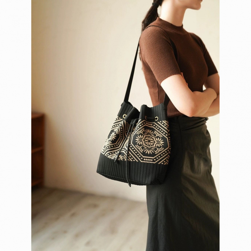 2025 New Women's Bag Student Versatile Crossbody Bag for Going Out to Play 2025 New Bag Women's Shoulder Bag