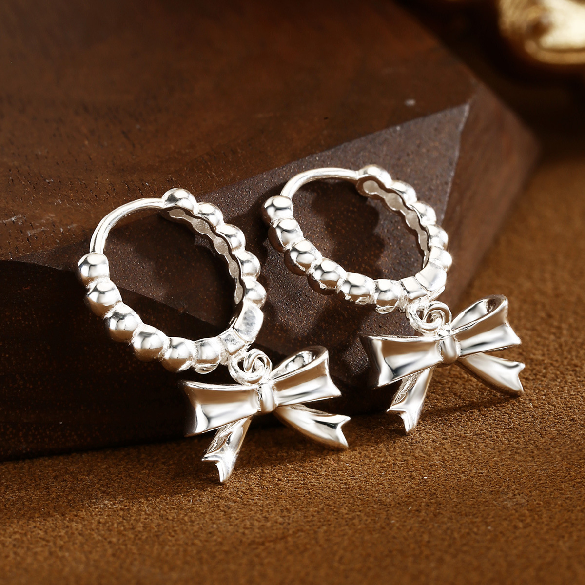 Three dimensional sophisticated essence with bow