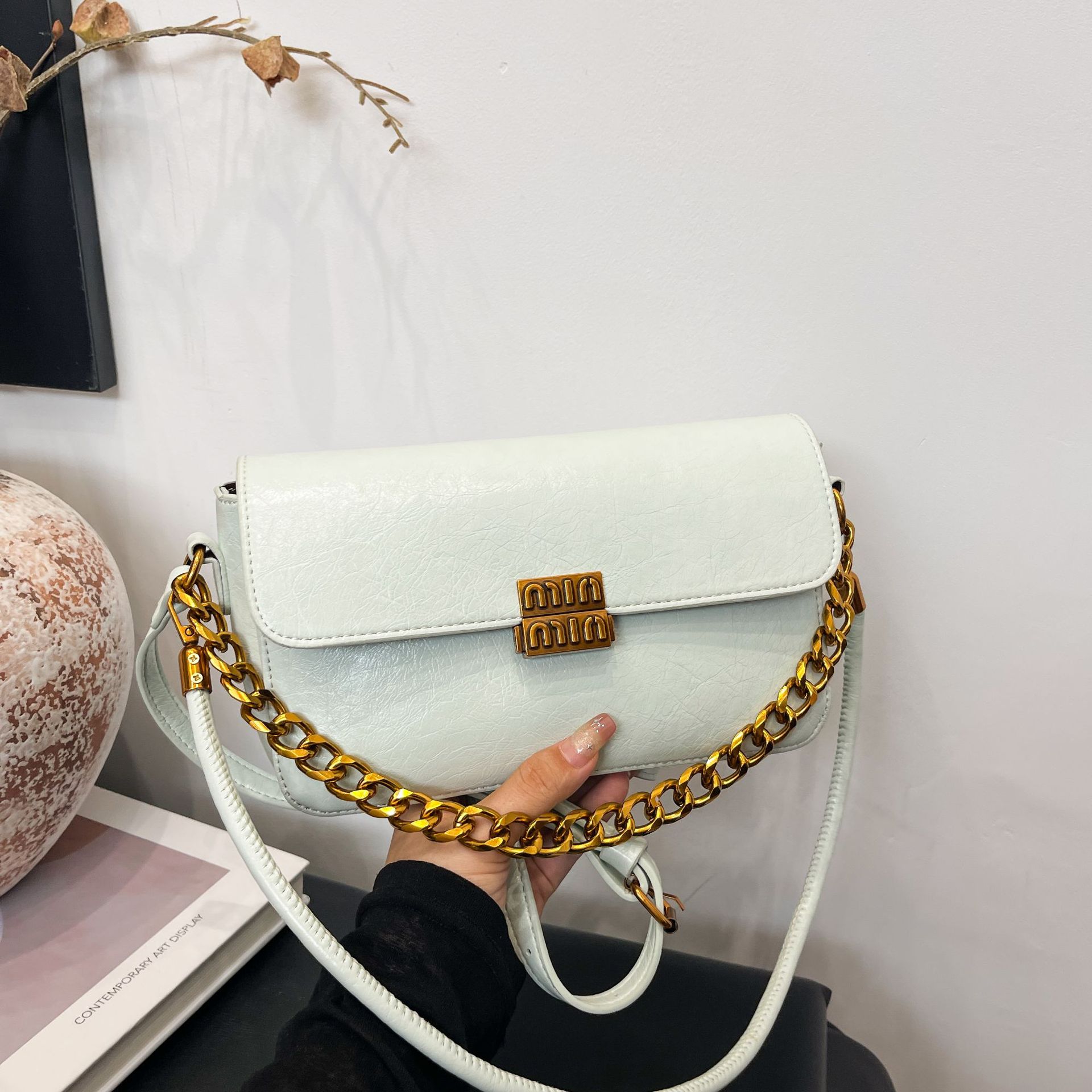 Simple bolso de moda retrógrada nuevo tipo de cadena versátil bolso de mochila de estilo fragante de moda de mujer bolso de hombro de gran capacidad