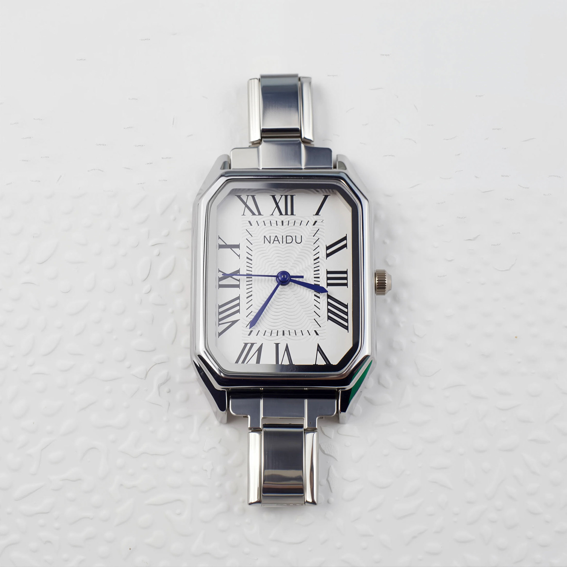 人気モジュールのチェーン時計女性石英時計卸売り欧米のブレスレットには、DIY腕時計がセットされています