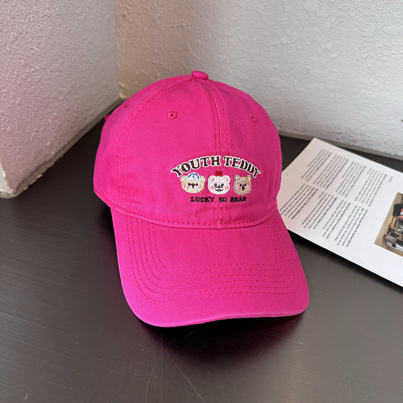 Sombreros de lengua bordados de dibujos animados coreanos para mujeres primavera y verano casuales versátiles parejas de estudiantes vino rojo sombrero de béisbol moda