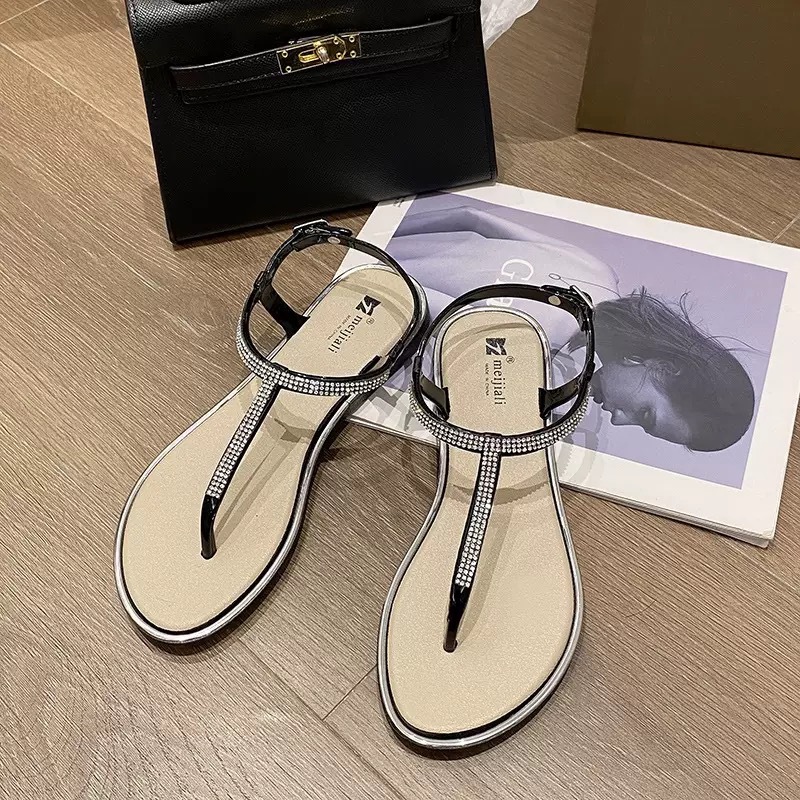 Sandalias de chanclas de diamantes de imitación de fondo plano de moda para mujer, estilo de hadas, zapatos romanos antideslizantes de fondo suave, zapatos de playa de todo fósforo