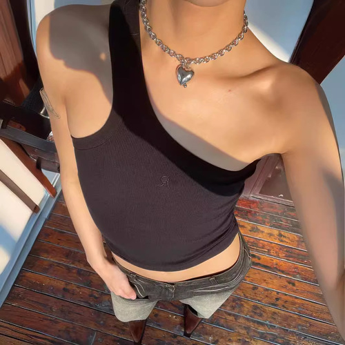 Tight one-shoulder vest, white/black/rose red contrasting with pink/oatmeal contrasting with army green/dark gray contrasting with black, slim slanted shoulder top